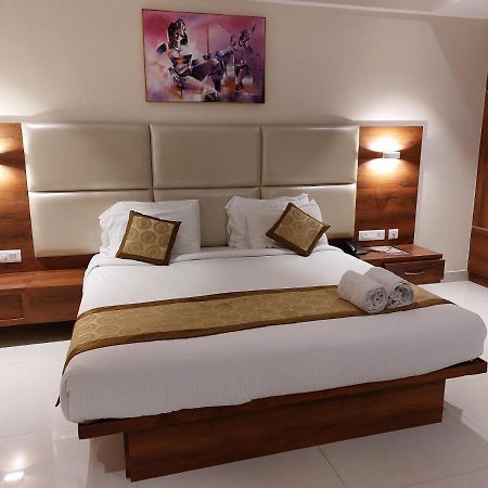 Hotel Tranquil Manipal Esterno foto