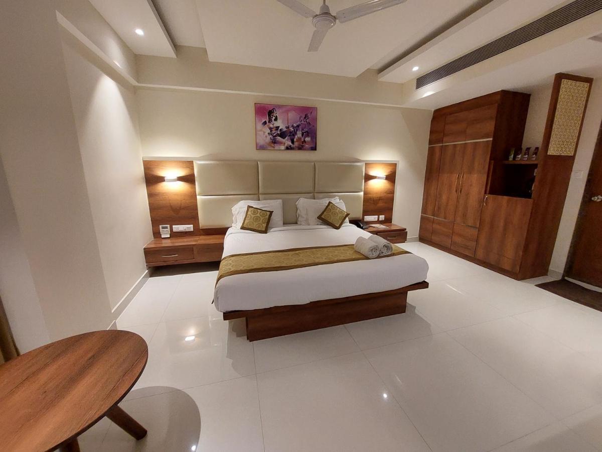 Hotel Tranquil Manipal Esterno foto