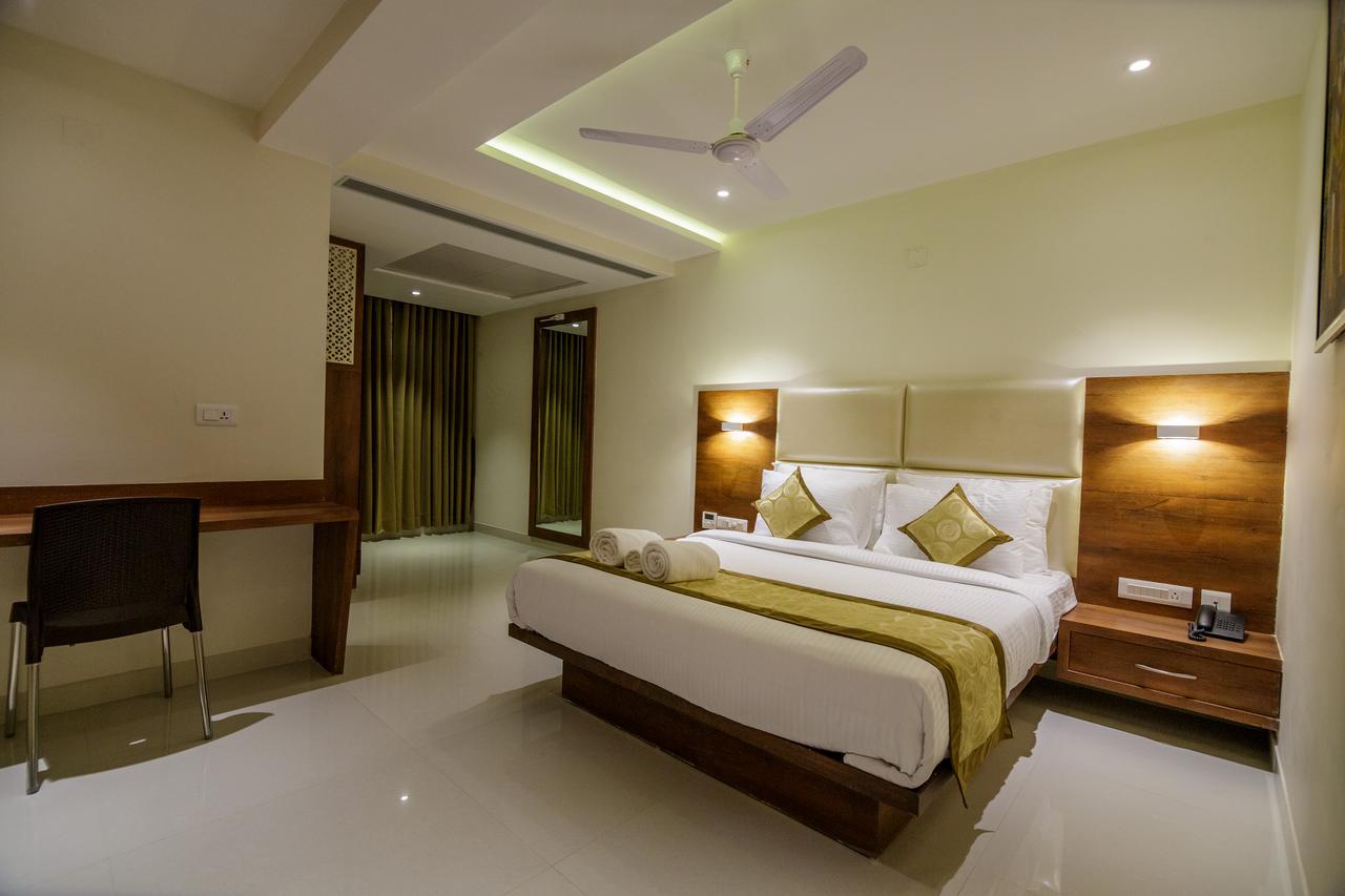 Hotel Tranquil Manipal Esterno foto
